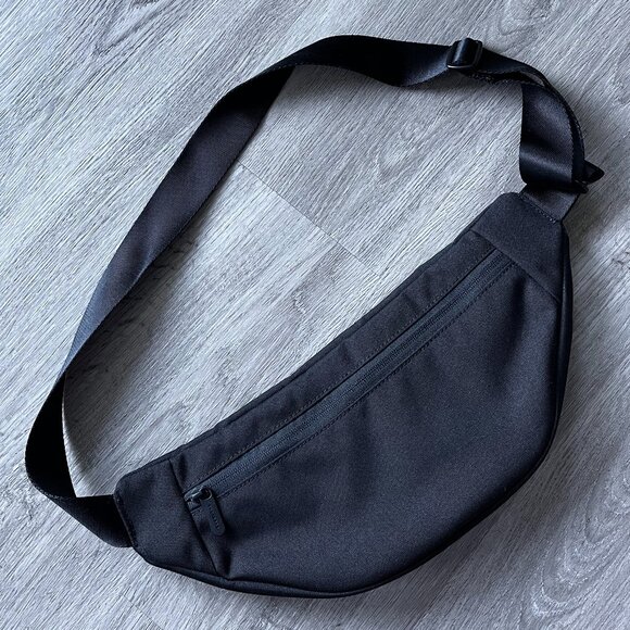 Everlane The ReNew Transit Fanny Pack Black - Picture 2 of 7